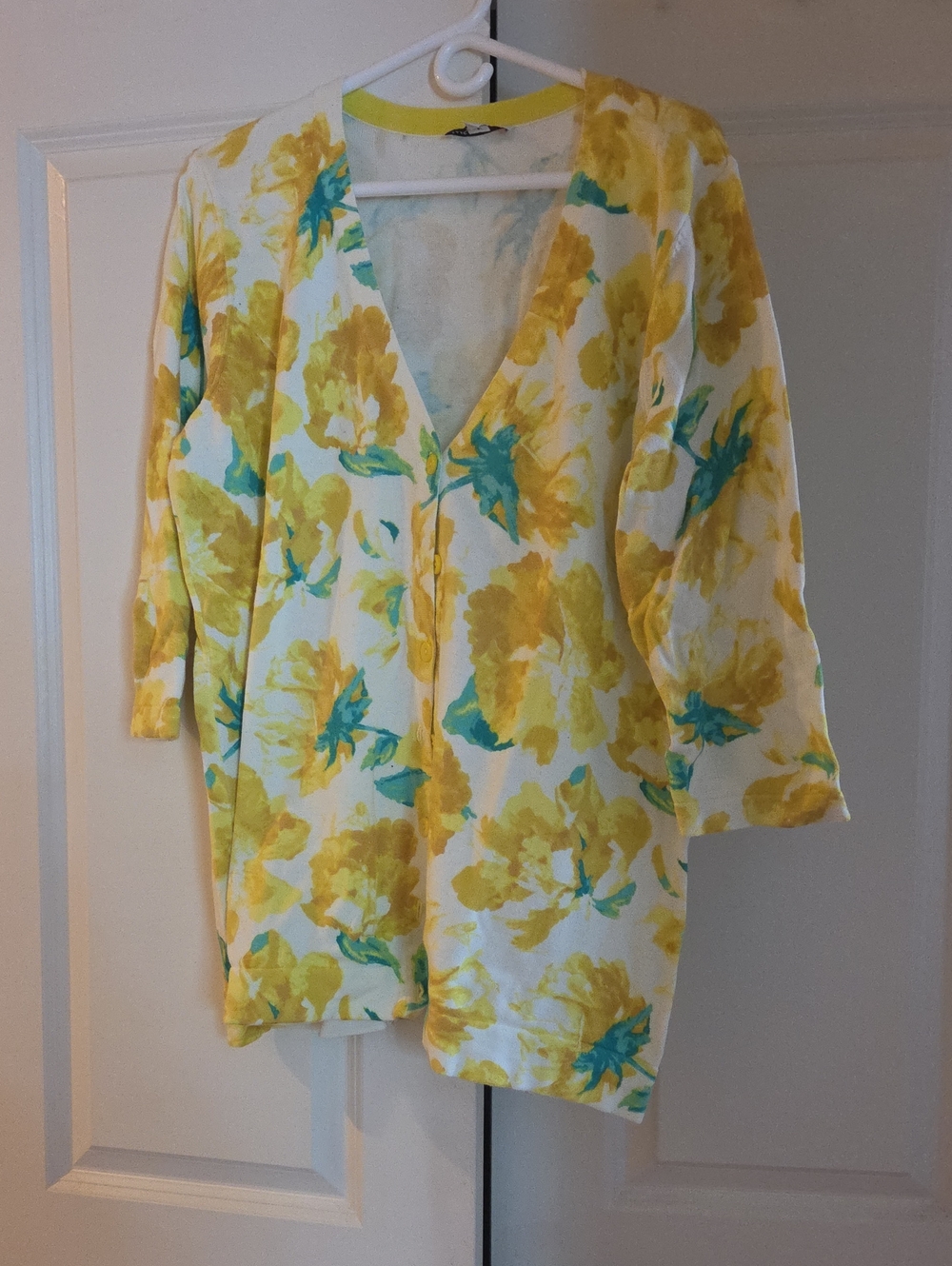Isaac Mizrahi pastel yellow knit sweater with teal and light green flecks